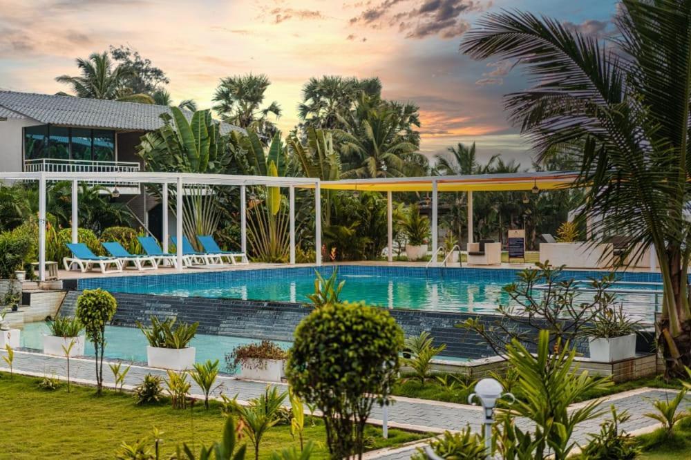 Foxoso La Beach Resort & Spa Goa Velha Exterior foto